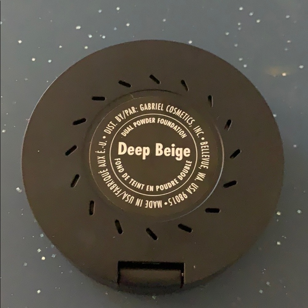 Gabriel deep beige dual foundation nwob